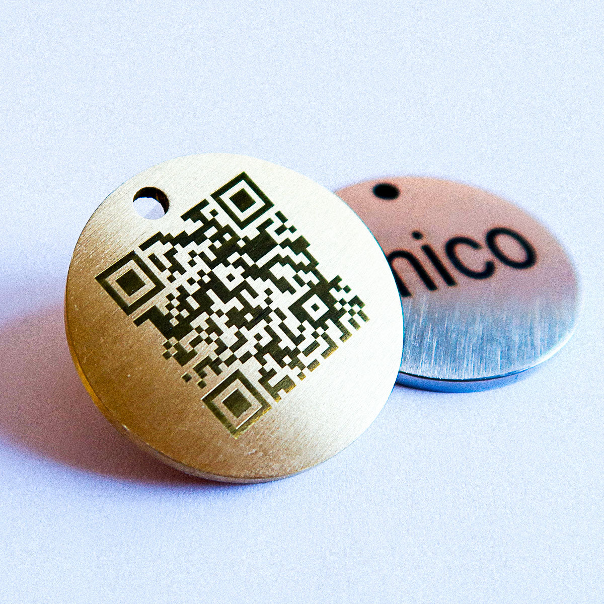 SOS-hundetegn med indgraveret QR-kode og navn/telefon/Tasso