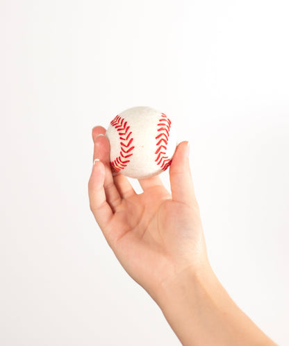 BUDDY. Hundelegetøj af fåreuld "Baseball" 