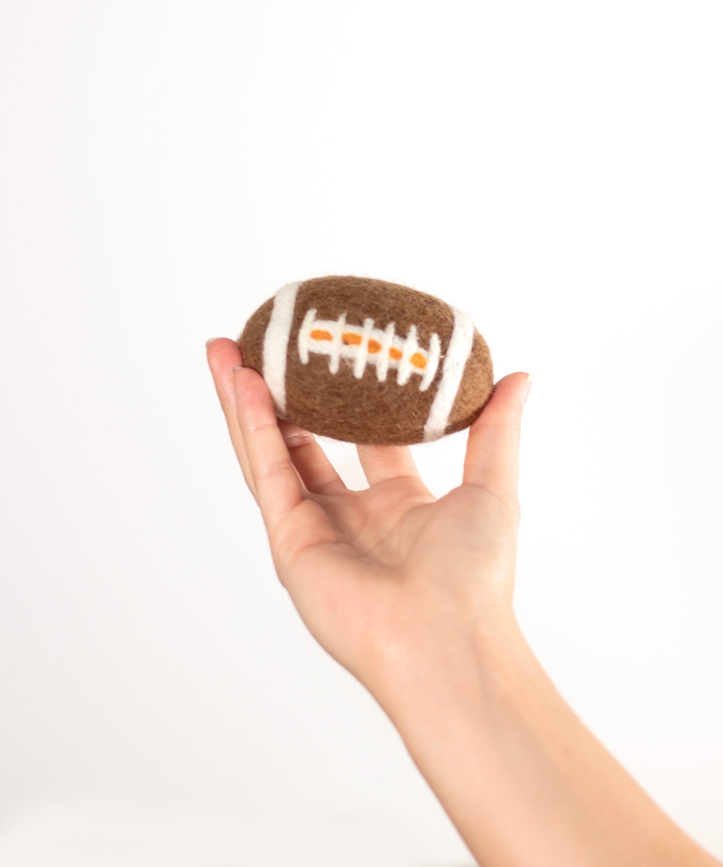 BUDDY. Hundelegetøj af fåreuld "Fodbold" 